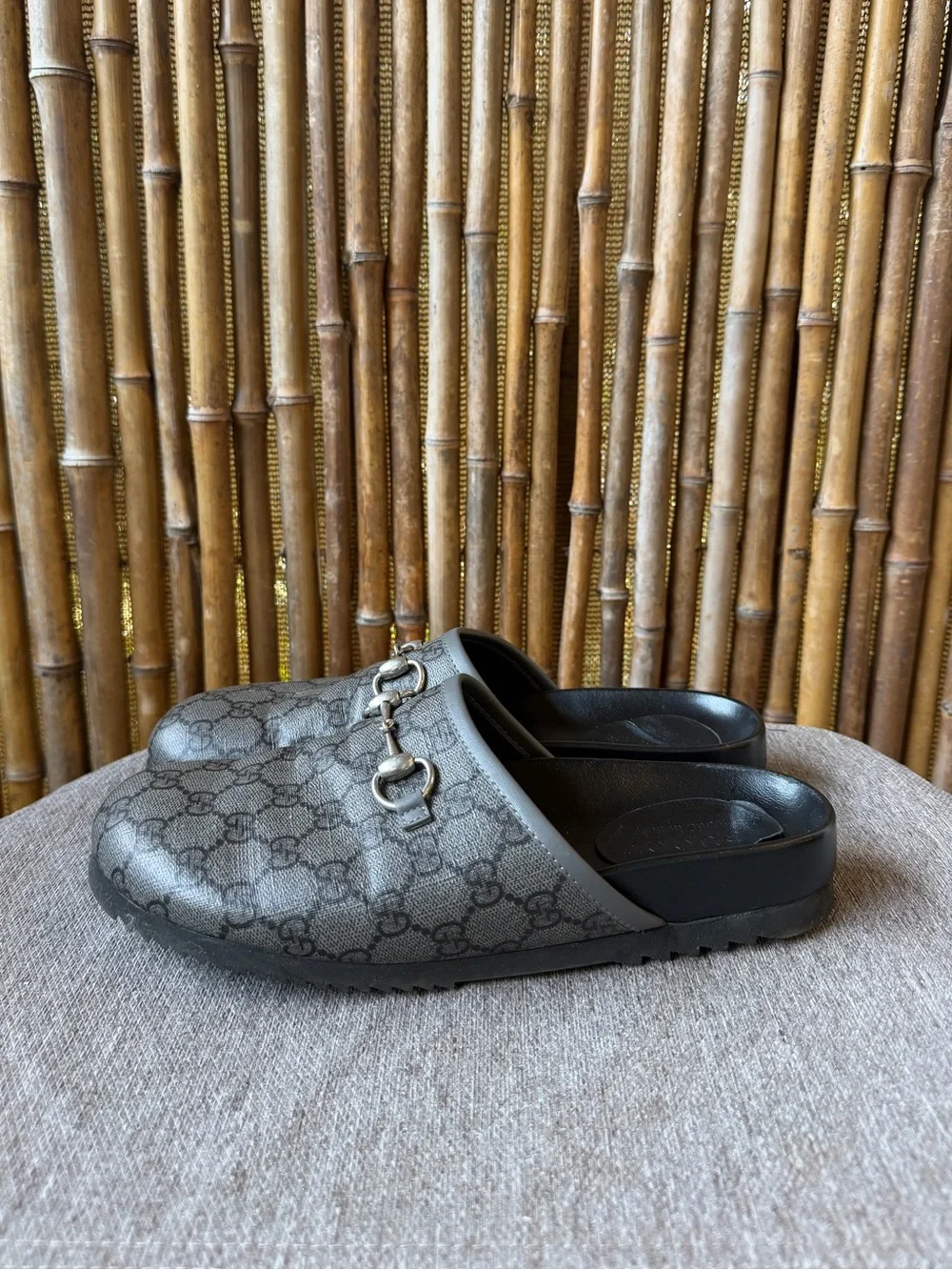GUCCI  Men’s GG Supreme Mule with Horsebit